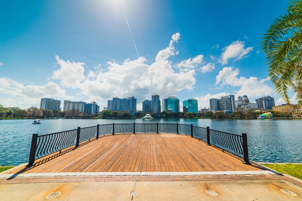 Sun,Shining,Over,Lake,Eola,Park,In,Orlando.,Florida,,Usa