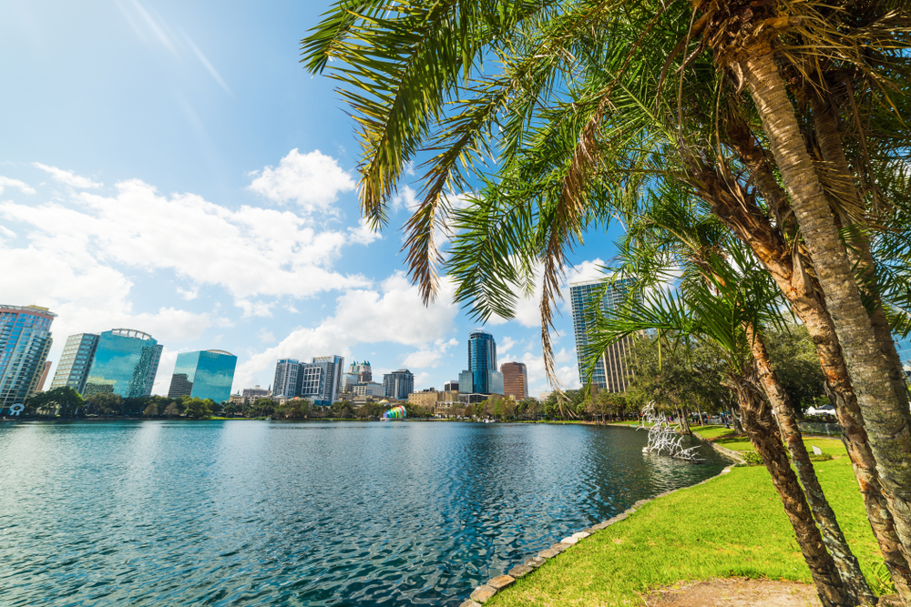 Palm,Trees,And,Skyscrapers,In,Lake,Eola,Park,In,Orlando.